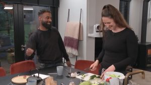 Thumbnail voor Veganist Lisa en Vleeseter Nilton maken elkaar hongerig op hun eerste date in 'LLDL'
