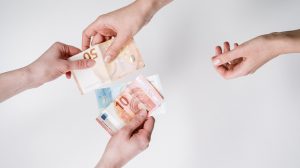 Thumbnail voor 'Geld halen waar het zit': België wil inflatie bestrijden met 'rijkentaks'