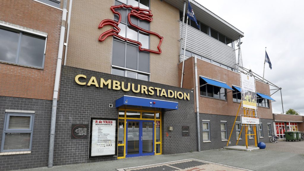 Sc Heerenveen boos op fans die met afgehakt hertenhoofd poseerden bij stadion Cambuur