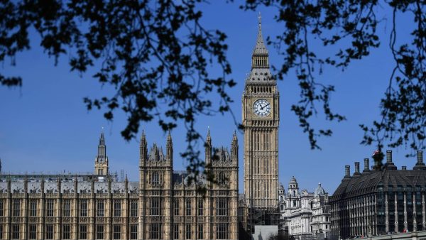 britse-politicus-stapt-op-na-bekijken-pikante-filmpjes-parlement