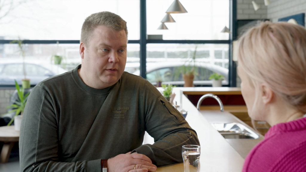 Zo verrijkt buddyhond Walley het leven van Michel, die PTSS heeft