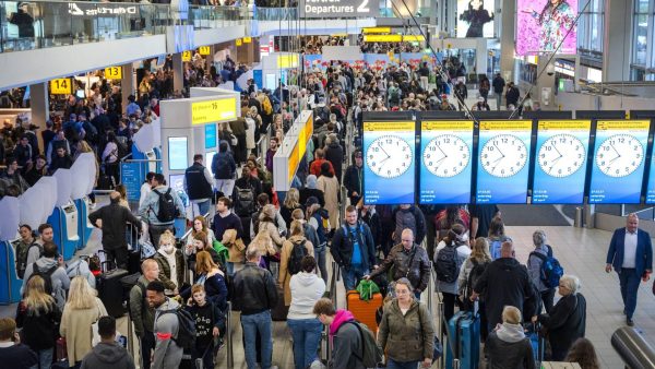 Ook komend weekend weer grote drukte op Schiphol verwacht