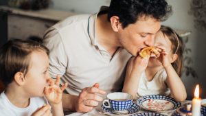 Thumbnail voor Van bemoeizuchtige oma tot praatgrage zwager: LINDA. zoekt vrouwen met absurde verhalen over schoonfamilie