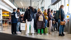 Thumbnail voor Welles, nietes: Schiphol ontkent nieuwe wilde staking bij beveiliging