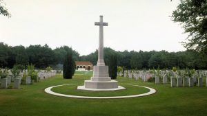 Thumbnail voor Graven en monumenten op oorlogsbegraafplaats Nijmegen beklad