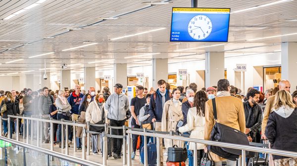 Schiphol sluit verzoek schrappen boekingen dit weekend niet uit