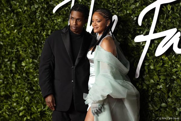 Rapper A$AP Rocky vraagt Rihanna ten huwelijk in nieuwe videoclip