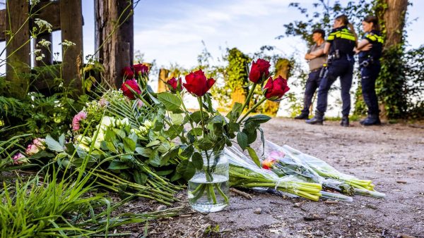 Bloemen neergelegd bij zorgboerderij Alblasserdam