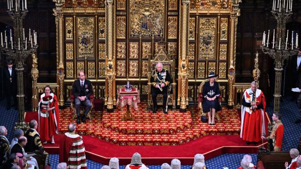 Prins Charles spreekt troonrede uit namens koningin Elizabeth