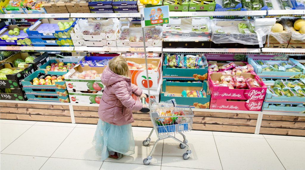 Dit-is-waarom-kinderwinkelwagens-een-vlag-hebben-1024x573.jpg