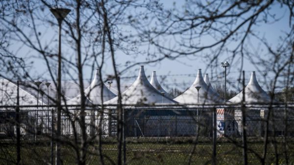 Opvang Ter Apel overvol, asielzoekers dreigden op straat te moeten slapen