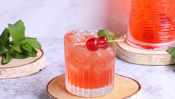 Met kers, graag: de Dirty Shirley wordt dé cocktail van deze zomer