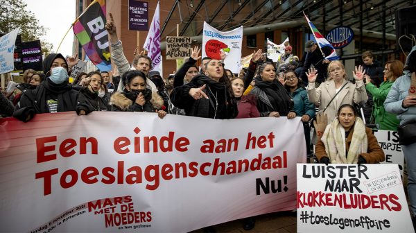 Panel wil dat kabinet inzet op terugplaatsen ’toeslagenkinderen’