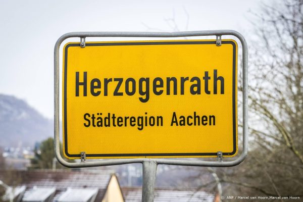 man-treinreizigers-mesaanval-herzogenrath-psychiatrische-kliniek