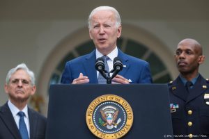 Thumbnail voor Biden veroordeelt 'racistische' schietpartij in supermarkt in Buffalo