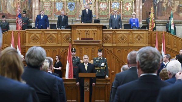 Hongaarse premier Orbán officieel herkozen door het parlement