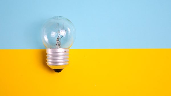 NVWA waarschuwt voor elektrocutiegevaar door lampenfitting van Praxis