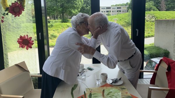 Limburgs zorgcentrum luidt trouwklokken voor Theo (99) en Erna (89)