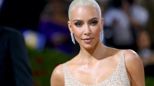 Thumbnail voor Ontwerper Monroe-jurk niet te spreken over Kim Kardashian: 'Enorme fout'