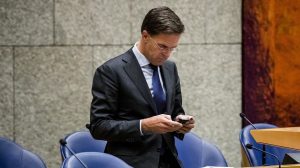 Thumbnail voor Rutte: nooit bewust zaken achtergehouden door sms'jes te wissen