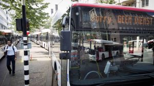 Thumbnail voor Openbaar vervoer Den Haag ligt op 2 juni plat door staking