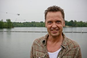 Thumbnail voor Zanger en acteur Wim Rijken (63) overleden: 'Ik ga nu met een gerust hart'