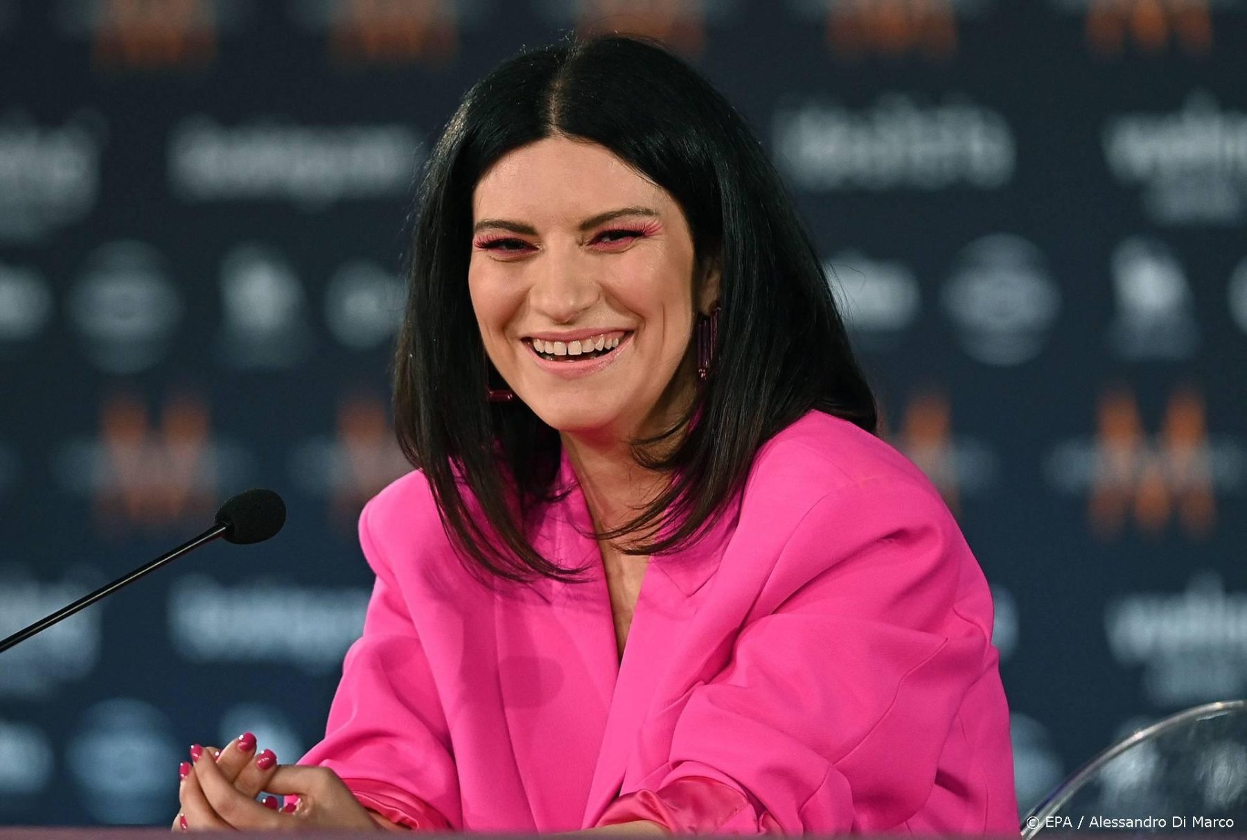 Laura Pausini test positief op corona na songfestivalfinale
