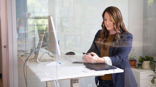 Overgang hindert helft van vrouwen op het werk