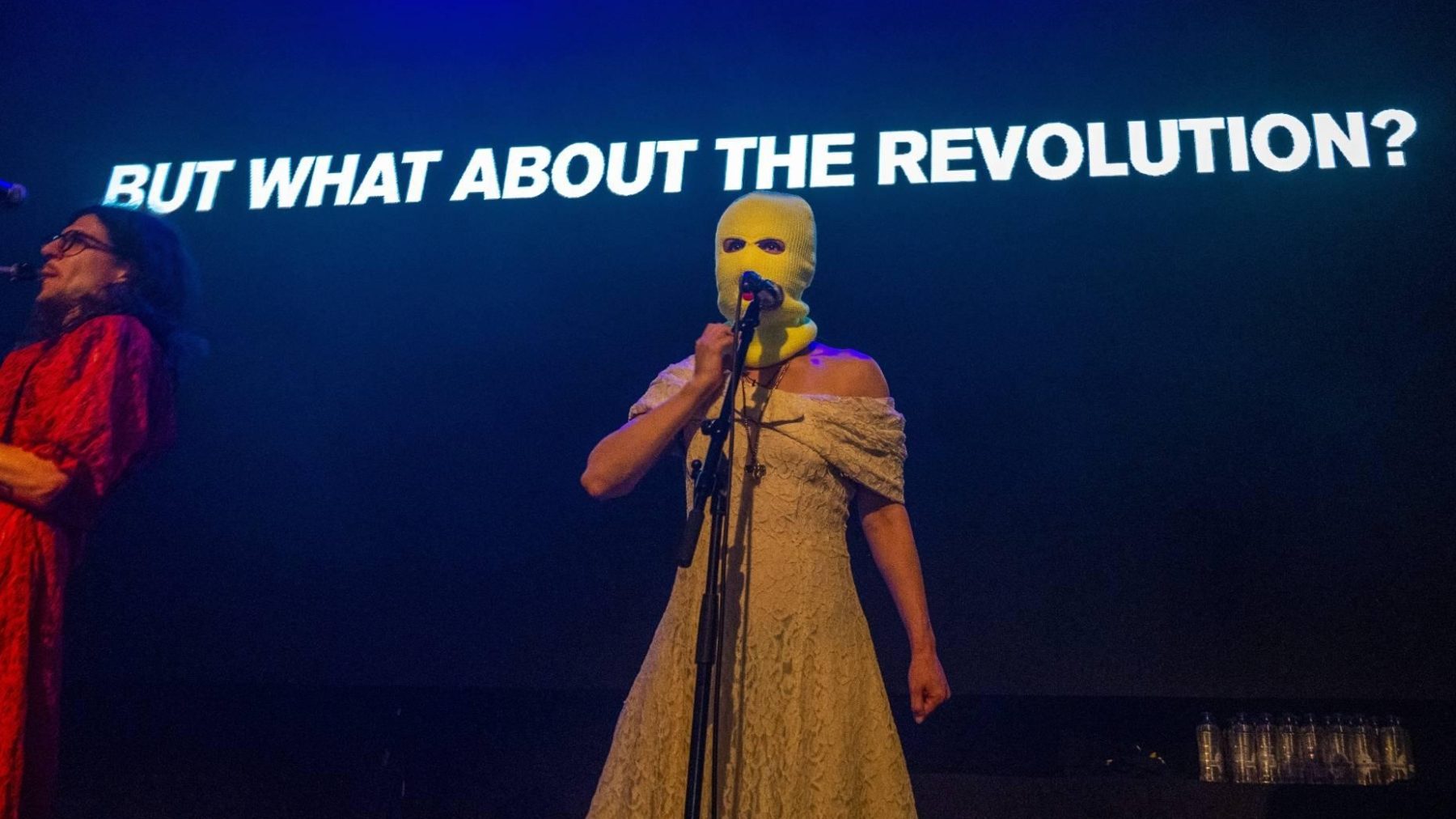 Pussy Riot treedt met ontsnapte Maria Aljotsjina op in Amsterdam