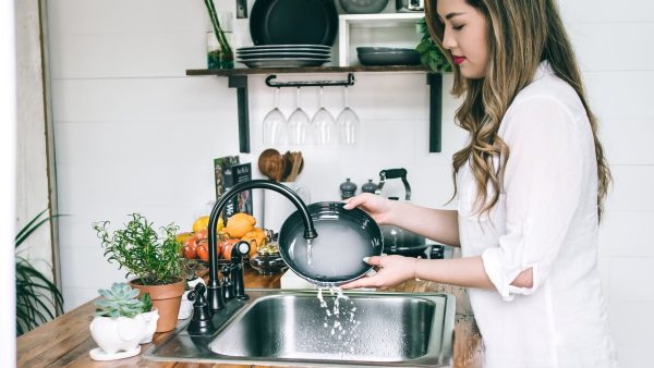 Mag ik een teiltje: deze voorwerpen stop je beter niet in de vaatwasser