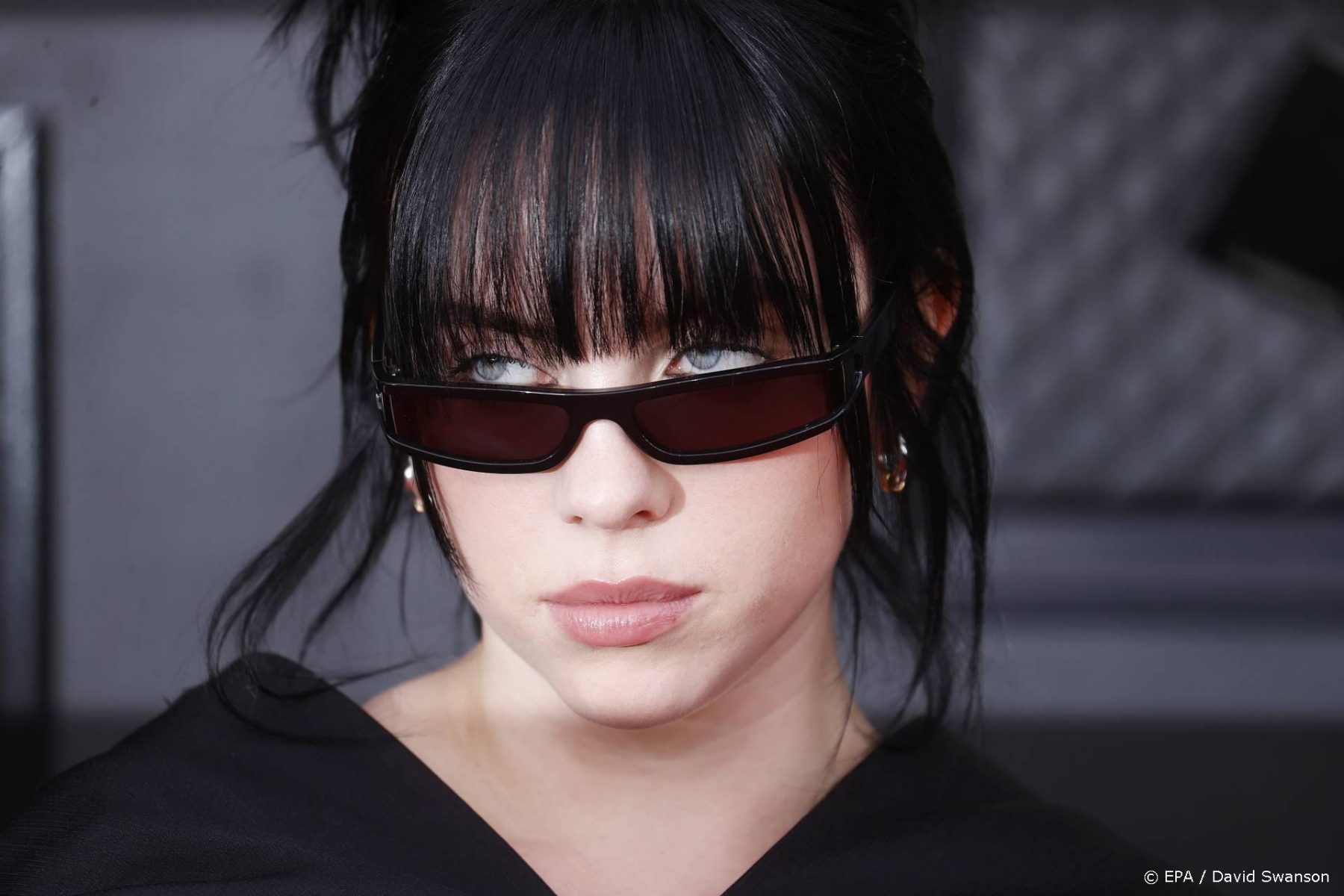 Billie Eilish noemt leven met tourettesyndroom ‘erg vermoeiend’