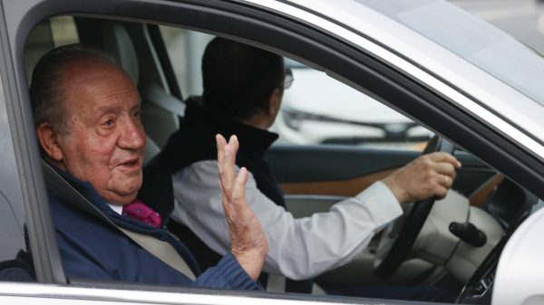 Afgetreden koning Juan Carlos na 2 jaar elf uur bij familie