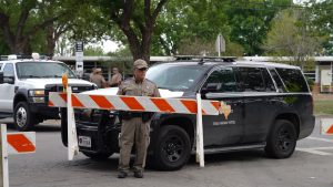 Thumbnail voor Man (18) schiet negentien kinderen en twee leraren dood in school Texas