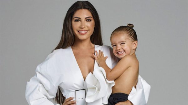 Yolanthe en Xess Xava steken samen zieke oma hart onder de riem