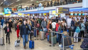 Thumbnail voor KLM zet rem op verkoop tickets voor vluchten vanaf Schiphol