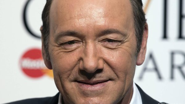 Acteur Kevin Spacey aangeklaagd voor aanranding drie mannen