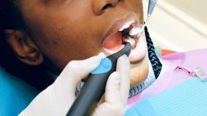 Thumbnail voor Zo'n 10 procent mijdt de tandarts, en dat kan jou - en de maatschappij - duur komen te staan