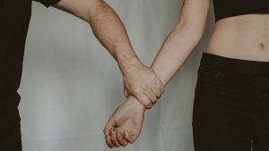 Thumbnail voor Nyo's (26) vriend werd fysiek tijdens hun ruzie: 'Plots vloog ik door de tuin'