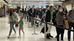 Thumbnail voor Britse luchthavens kampen ook met drukte en lange rijen: 'Hels'