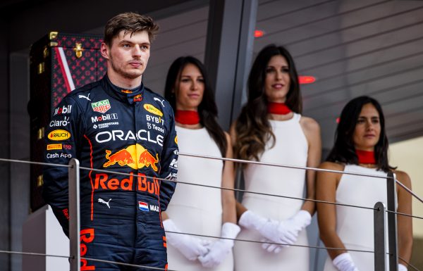 Max Verstappen wordt derde in chaotische GP in zijn woonplaats Monaco