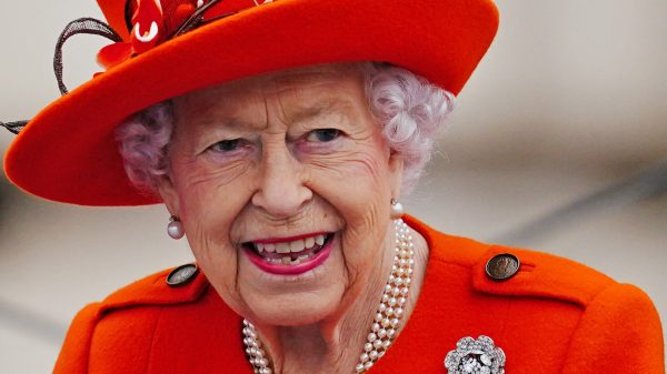 Corgi's en The Queen: Elizabeth geportretteerd op iconisch Stonehenge