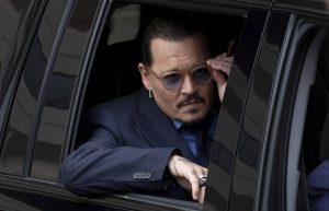Thumbnail voor Johnny Depp vraagt om schrappen deel slotpleidooi Amber Heard