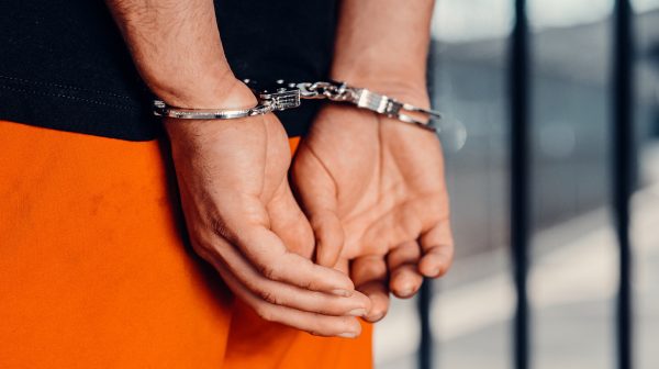 Man wint 10 miljoen dollar in loterij, eindigt levenslang in de cel