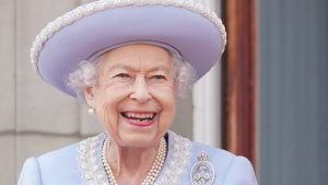 Thumbnail voor Deze (niet zo) geheime tekens gebruikt Queen Elizabeth als ze een gesprek beu is