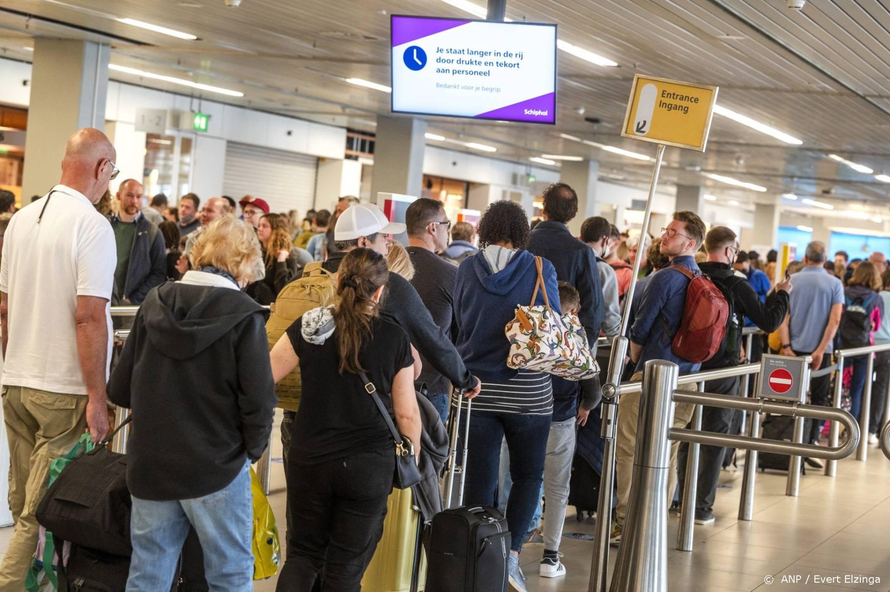 Reiziger op Schiphol alleen welkom binnen vier uur voor de vlucht