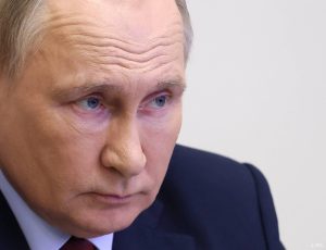 Thumbnail voor Newsweek: 'Poetin ontsnapt aan aanslag en behandeld voor kanker'