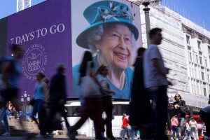 Thumbnail voor Queen Elizabeth mist vrijdag eigen dankdienst door ‘ongemak’