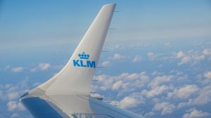 KLM lost twee derde coronasteun af aan staat