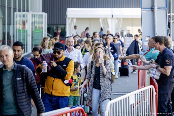 Al vroeg druk op Schiphol op eerste pinksterdag