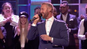 Thumbnail voor Charly Luske zingt liefdeslied voor Tanja Jess: 'Ik heb toch wel een hele toffe chick'